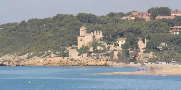 Heineken roda un spot al Castell de Tamarit amb l’actor que interpreta l’agent 007 Daniel Craig