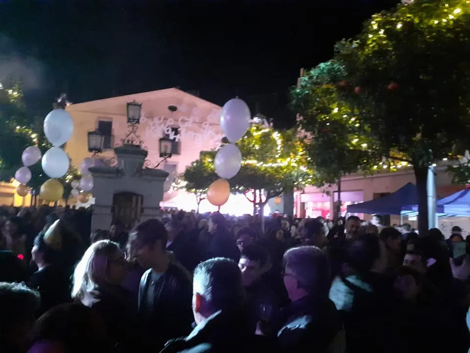 Pineda dóna la benvinguda al 2020 amb una festa a la Plaça de Catalunya