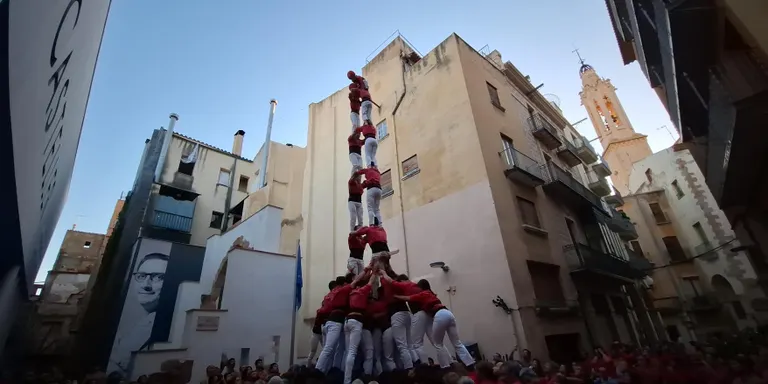 Tripleta de vuit de la Colla Joves al Museu Casteller