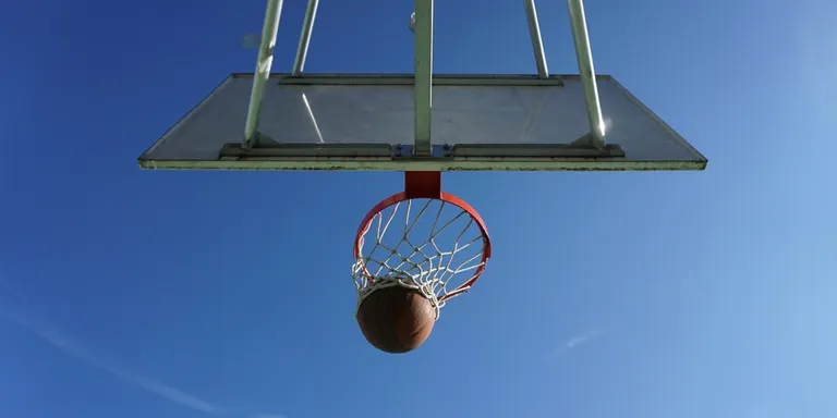 Bàsquet, tennis platja i escacs, cites esportives del cap de setmana