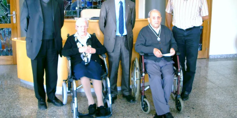 Carmen Felipe i Antoni Baró reben la medalla centenària d'Acció Social i Ciutadania