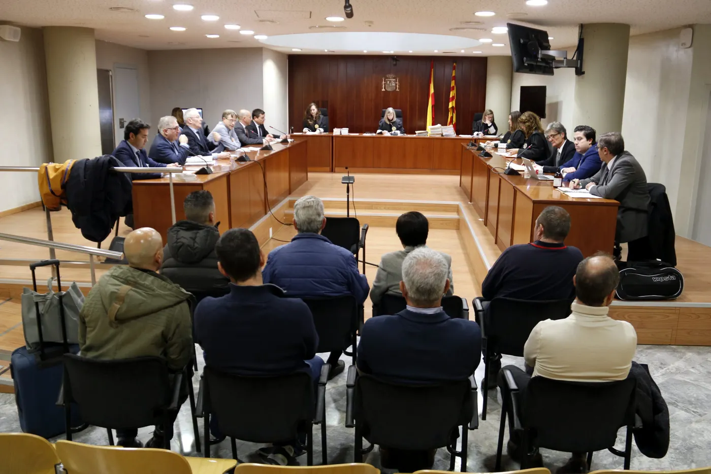 <strong>Els cinc acusats de vendre cries de falcó robades d'una empresa del Solsonès accepten entre 6 mesos i 3 anys de presó</strong>