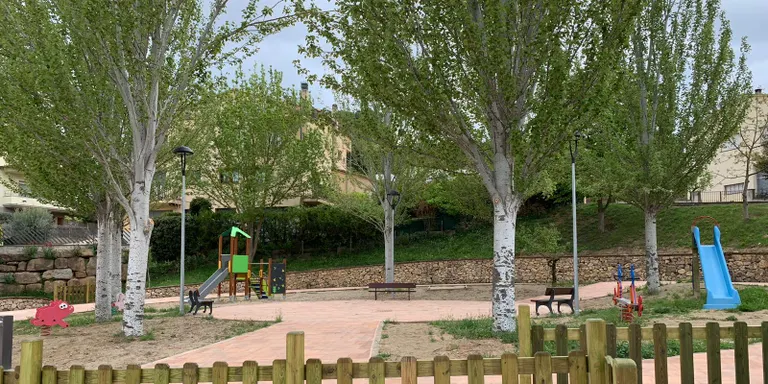 Un concurs repta els infants de primària a recórrer els parcs infantils de la ciutat descobrint solsonins il·lustres