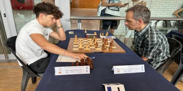 Jan Travesset es converteix en el jugador més jove en guanyar l’Open Internacional d’Escacs de Torredembarra