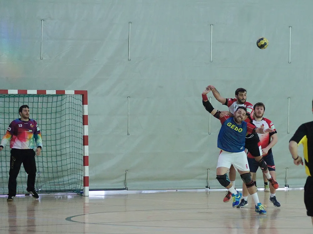 L'Handbol Rubí va guanyar el Tortosa per arrencar amb bon peu el 2017