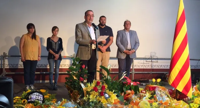 Moment de la lectura del manifest (foto: Ajuntament)