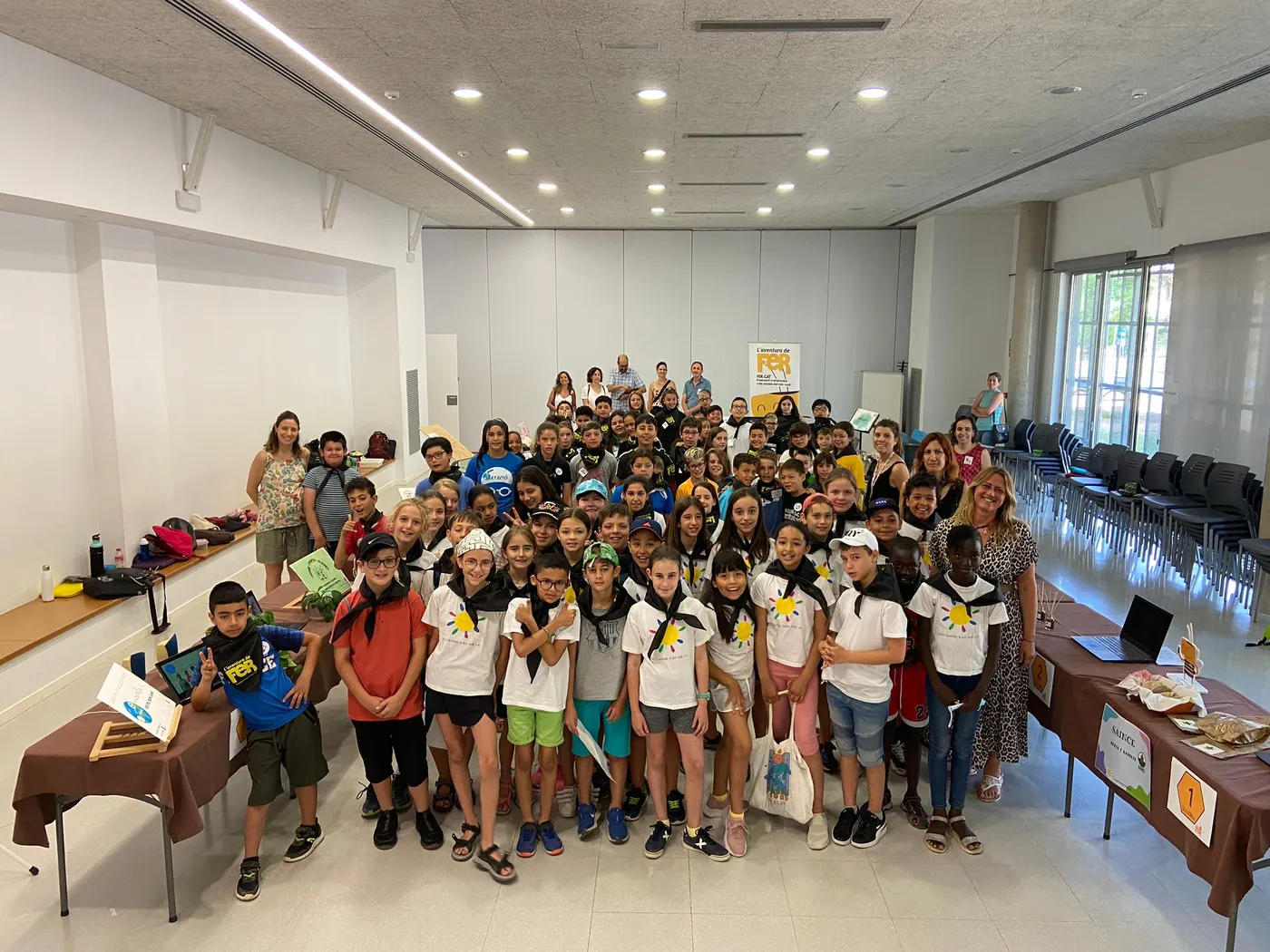 Una setantena d'estudiants de Solsona i Guissona presenten 14 idees empresarials en la Fira de Projectes FER de Solsona