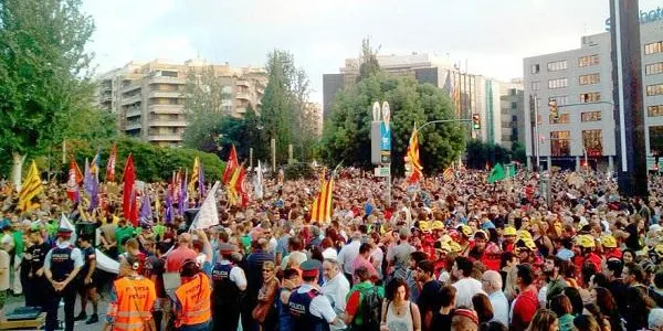 Més de 30.000 persones omplen els carrers de Tarragona contra l’actuació policial durant l’1-O