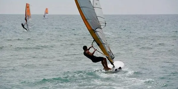 L’altafullenc Toni Bonet s’imposa en el Trofeu de Windsurf ‘Les Bruixes’ en categoria RS:X