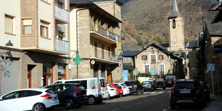 Esterri d'Àneu distribueix 110 lots entre veïns i comerciants per unificar l'ambientació de Nadal