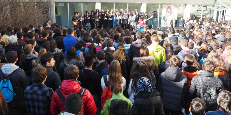 Emotiu acte en record de Sara Guillermo Huerta a l'Institut Joan Brudieu