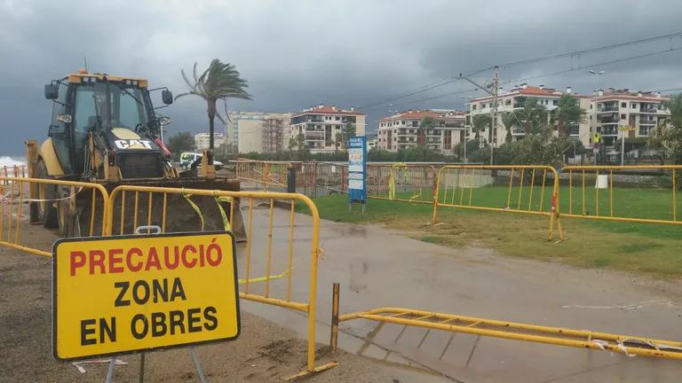 Comencen les obres a la franja de costa destruïda pel temporal de 2017