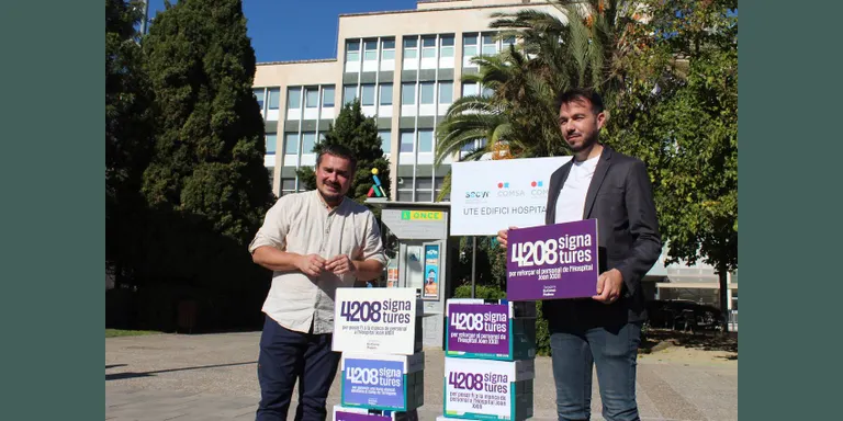 En Comú Podem lliura 4.200 signatures a la direcció de l'hospital Joan XXIII per reclamar més recursos