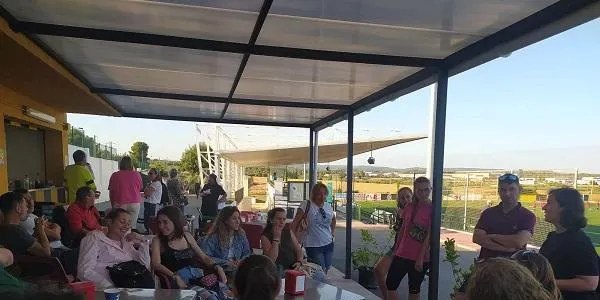 Primera presa de contacte entre el CE Altafulla i futures jugadores de la secció de veteranes