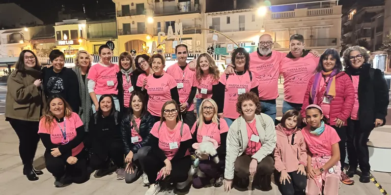 La Marxa Rosa «Llums invisibles» d’ACAM aplega 280 participants a Cambrils