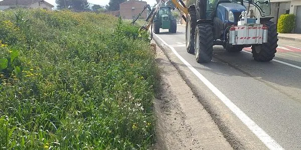 La Diputació de Tarragona intensifica els treballs de sega a la seva xarxa viària, per evitar accidents i incendis