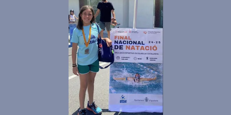 Noa Vila Tripiana es proclama subcampiona de Catalunya de natació de categoria benjamina als Jocs Esportius Escolars