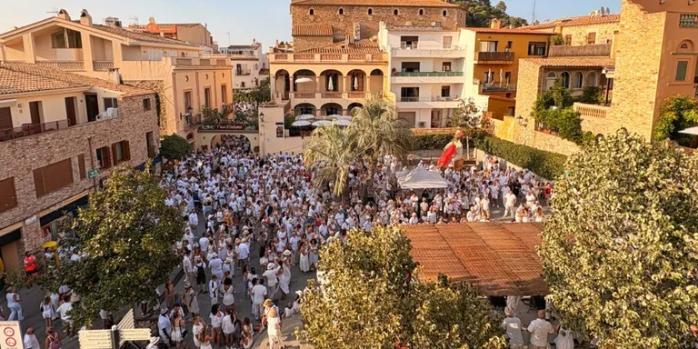 Begur torna a omplir-se de públic durant tres dies amb la Fira d’Indians