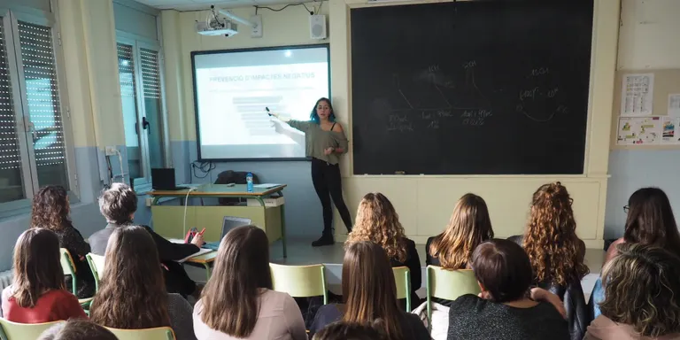 Els estudiants de l'Institut Joan Brudieu presenten més d'una cinquantena de treballs de recerca
