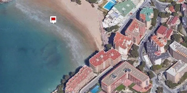 Dos homes de 60 i 46 anys moren i el fill d'un d'ells de 15 anys es troba en estat crític després d'ofegar-se a Salou