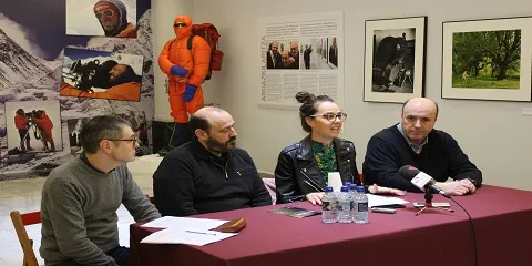LA EXPOSICIÓN "BIHOTZ HESTEAK. DÍAS DE PIEL Y TIERRA" RECORRE LA VIDA DE FERNANDO LARRUQUERT