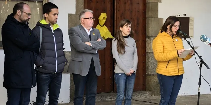 L’Ajuntament i diversos centres de treball aturen 10 minuts la seva activitat amb motiu de l’inici del judici del procés