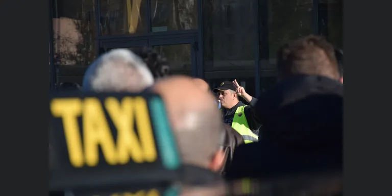 Élite Taxi reclama evitar canvis per les VTC tradicionals que generin un "buit legal" que afavoreixi Bolt o Cabify