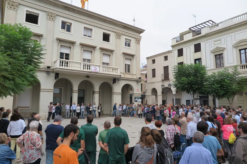 Més de 250 persones a la concentració d’aquest migdia de rebuig a la violència
