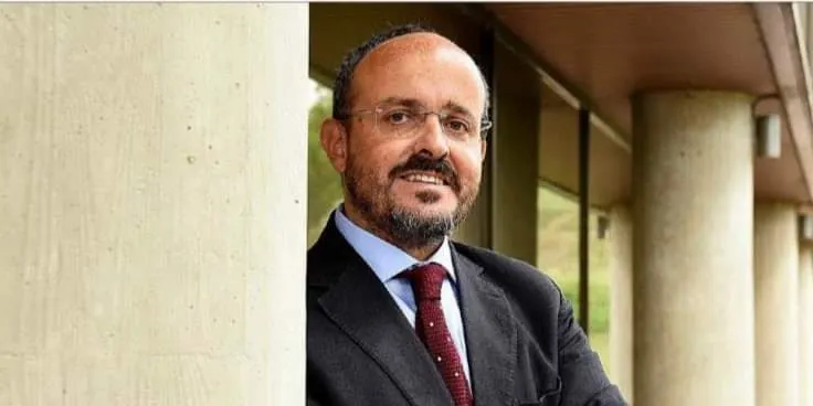 El president del PP de Catalunya Alejandro Fernández visita avui la secció local de Pineda