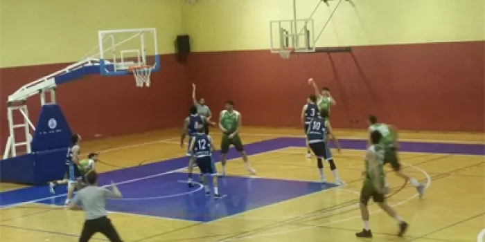 El sènior A de l’Arenys Bàsquet guanya el Collblanc 62 a 74