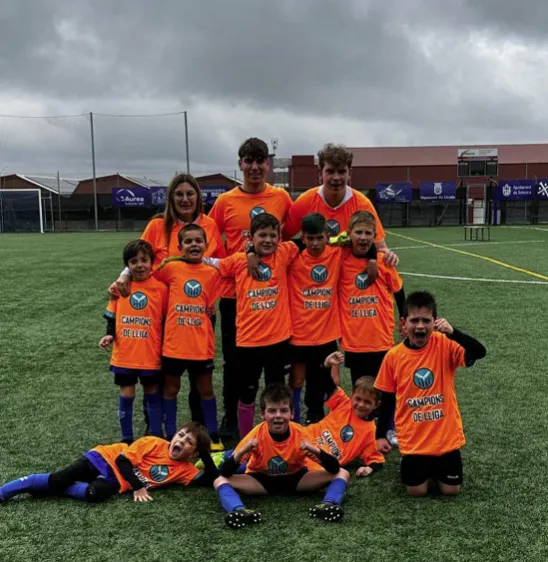 El prebenjamí S8 del Futbol Base Solsona Arrels es proclama campió de lliga
