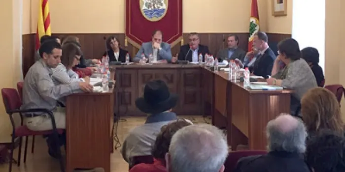 El ple aprova factures pendents de pagar de l'UFEC i la nau de la brigada