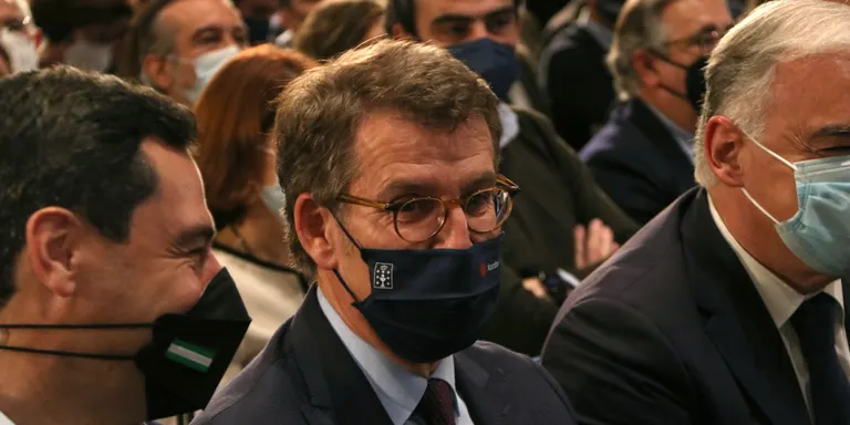 Feijóo oficialitza que opta a liderar el PP: "Em sento en l'obligació institucional de posar-me a disposició del partit"