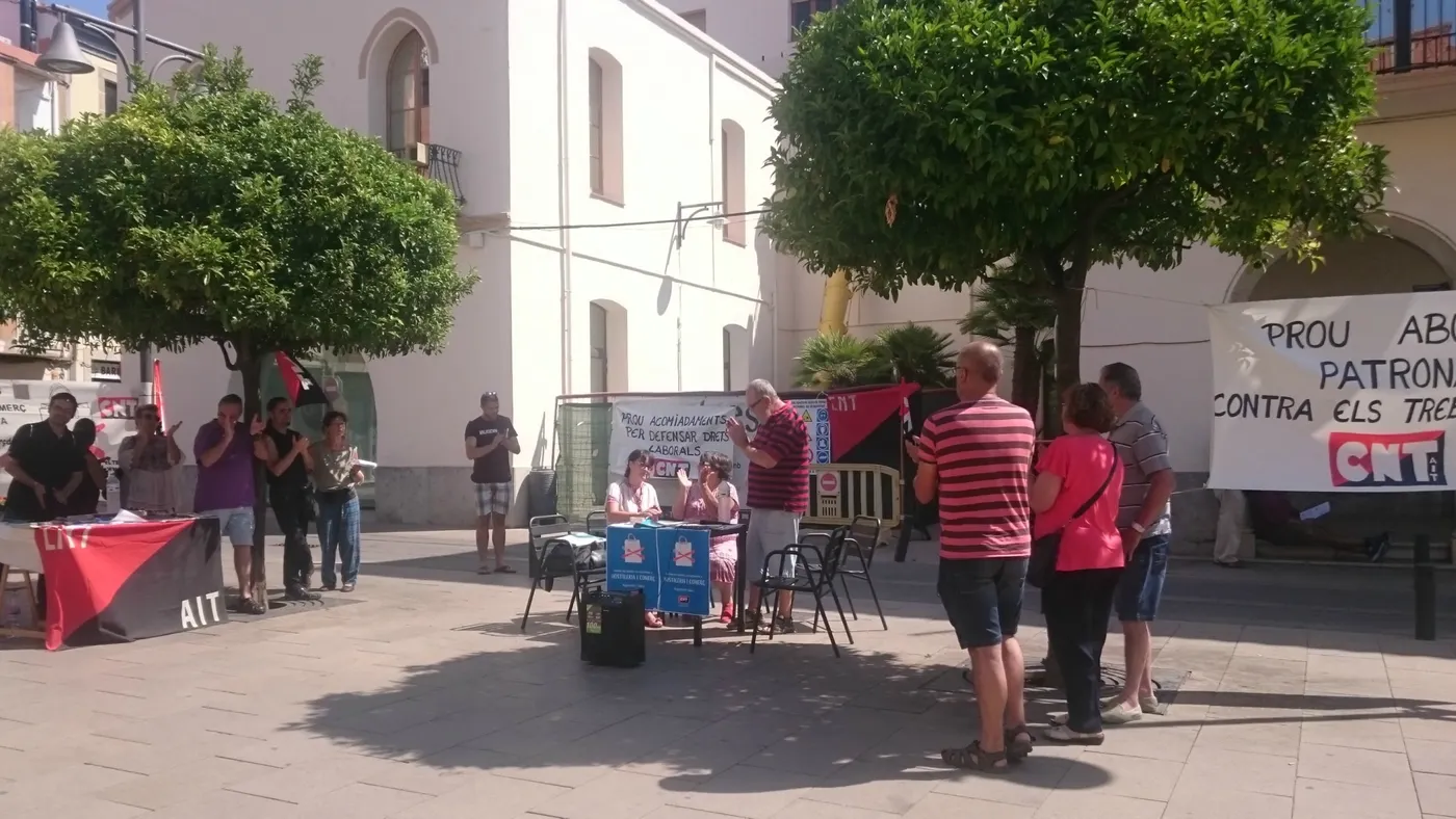 La CNT presenta a Pineda una campanya contra "els abusos i la precarietat en l'hostaleria i el comerç"