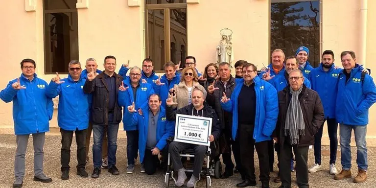 La Triple A lliura 1.000 euros a l’entitat ‘Swim for Ela’ i els premis del 64è Concurs de Pessebres