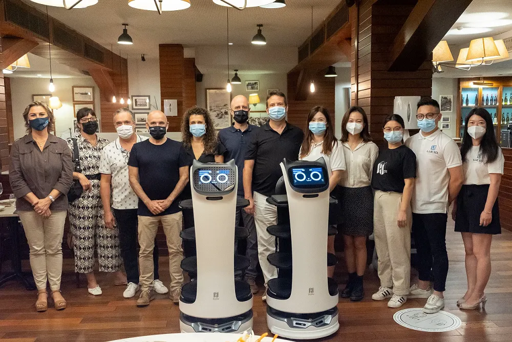 Àngel Pérez: “Els robots que hem incorporat a El Pòsit han d'ajudar els cambrers i millorar el servei”