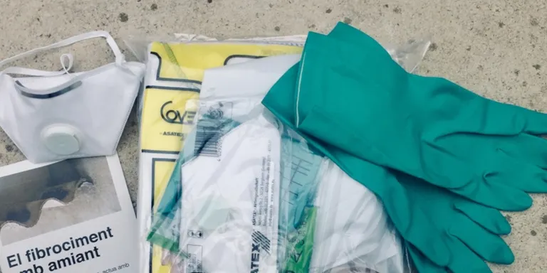 La Deixalleria municipal ofereix lots especials per retirar l’amiant domèstic