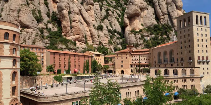 Darrers tiquets per anar en autocar a Montserrat amb la Romeria de Pineda