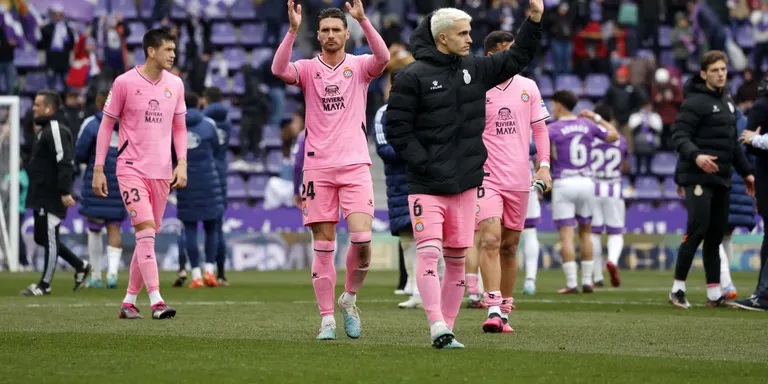 L'Espanyol cau a Valladolid (2-1) i torna a posar-se en alerta