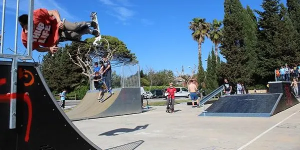 L’Skate Park d’Altafulla ja disposa d’un nou ‘half pipe’ i d’un ‘grind box’