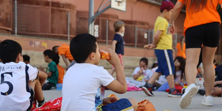 Educo calcula que 180.000 infants no tenen assegurat un àpat complet al dia