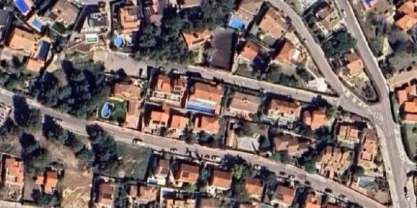 L’Ajuntament d’Altafulla recupera l’ordenança de jardins i piscines privades i introdueix canvis en la regulació del mobiliari