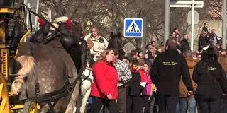 Els Tres tombs fan sortir centenars de famílies al carrer