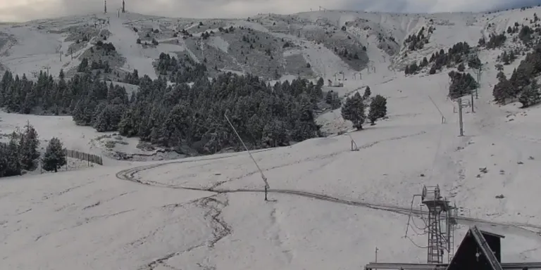 Primera nevada de la tardor a la cota 2.000 al Pirineu