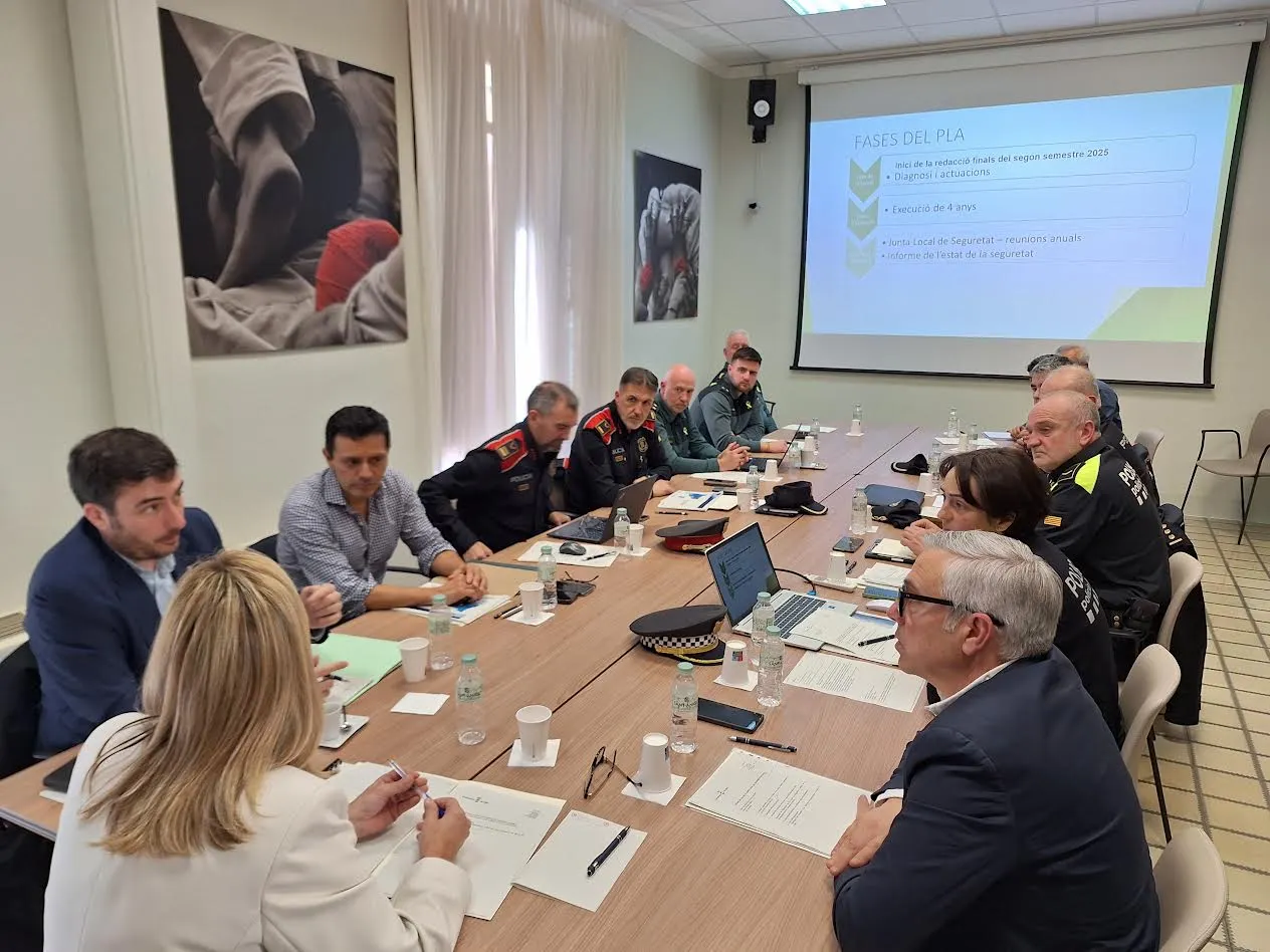 La Junta de Seguretat Local acorda continuar reforçant la presència policial al carrer