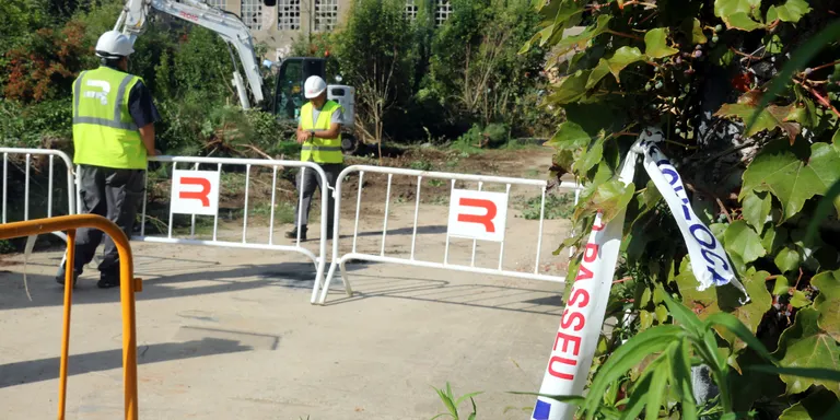 Girona comença a enderrocar sis de les naus abandonades de la carretera Barcelona amb risc imminent d'esfondrar-se