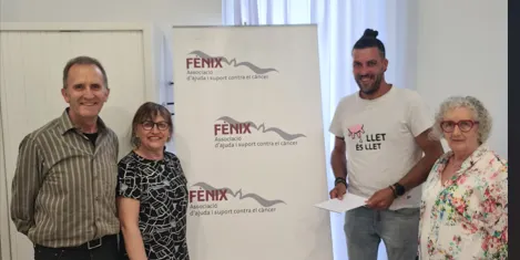El Pagès de Matamargó fa un donatiu a Fènix per la venda de les samarretes "Llet és llet"