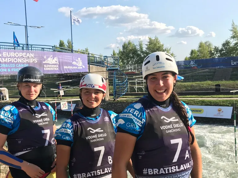 Annebel van der Knijff, Klara Olazabal i Miren Lazkano, campiones d'Europa d'eslàlom en C1 Dones U23