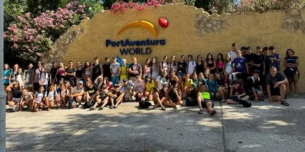 Altafulla participa a la sortida al parc aquàtic de PortAventura per a joves del Tarragonès