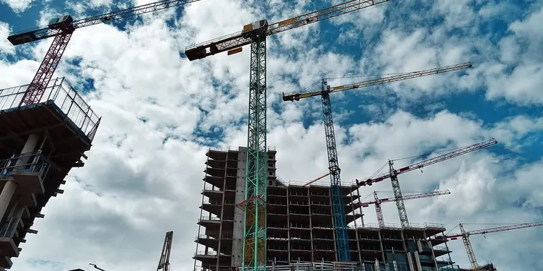 Els constructors alerten que l’increment de l’ICIO i l’IBI pot paralitzar el sector a les comarques tarragonines